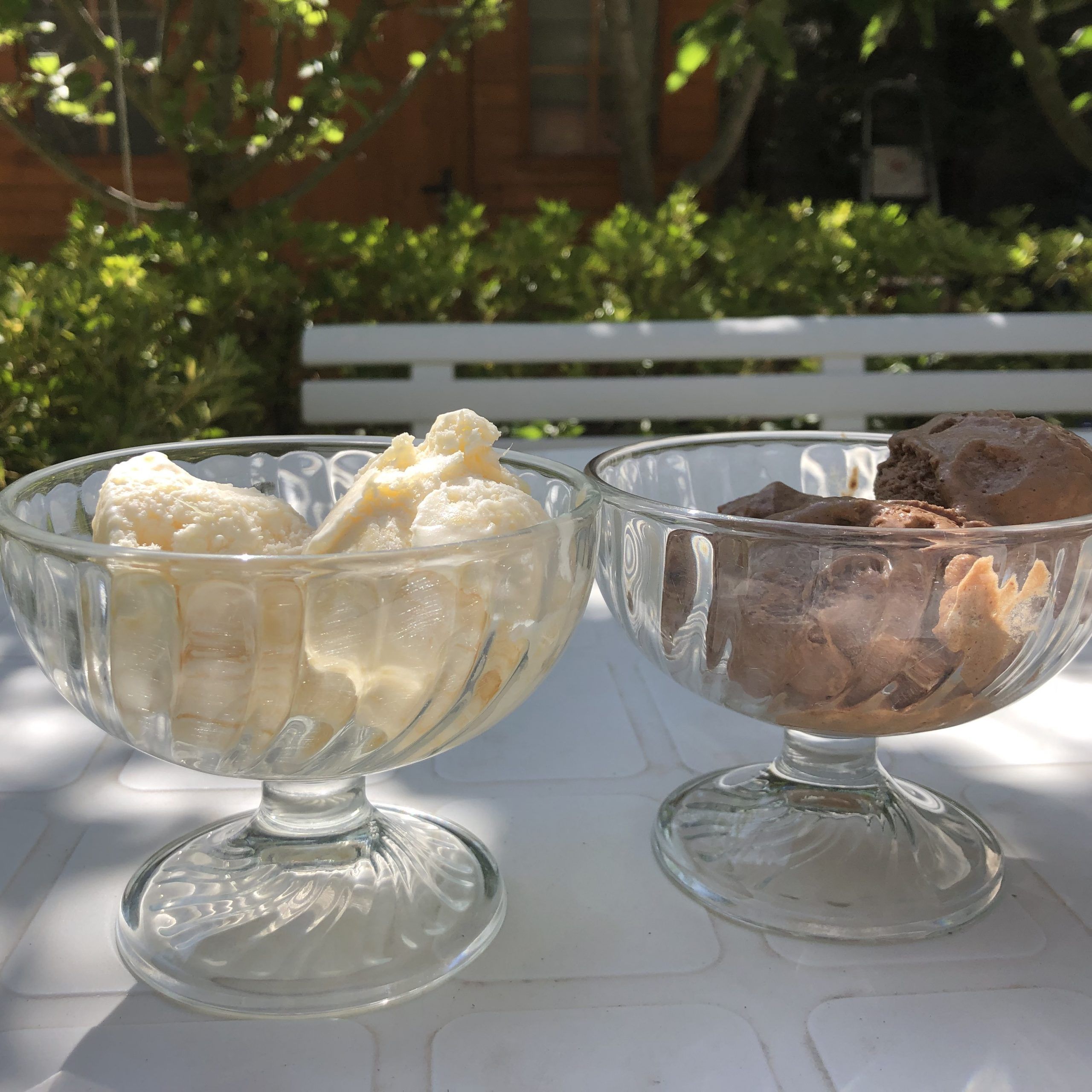 biscuit glace o helado mantecado y helado de chocolate Helado de chocolate