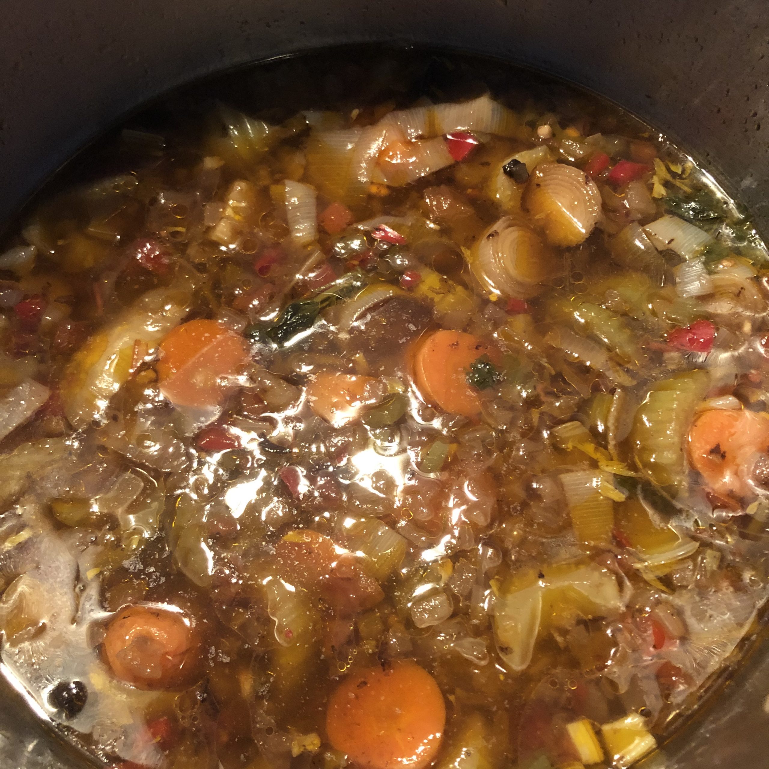verduras cociendo para salsa creo que para las carrilleras Carrilleras de cerdo o vaca (o rabo de toro) en salsa que te mueres